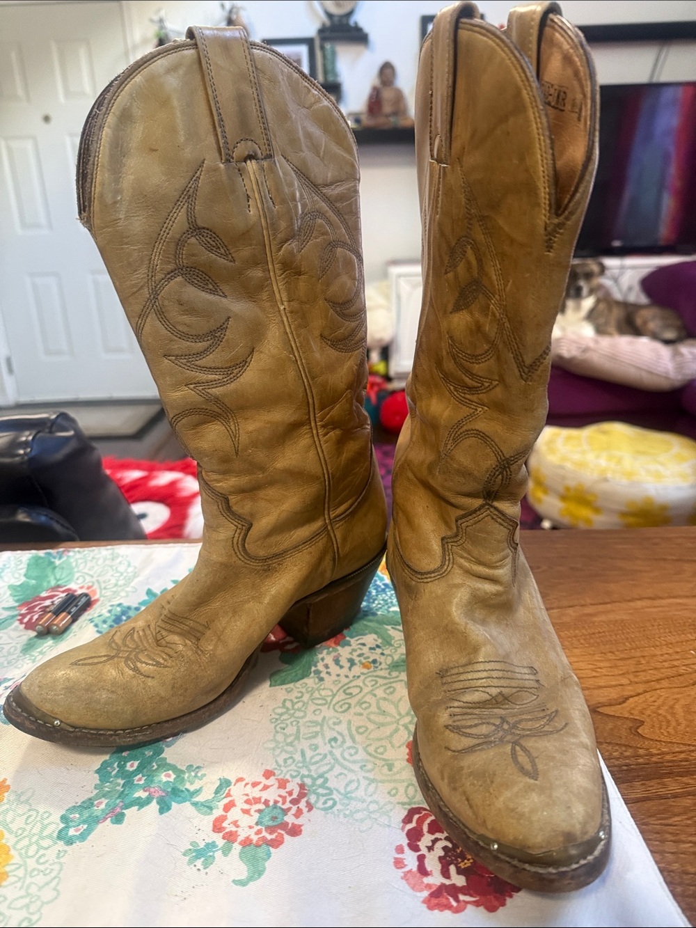 Vintage Women's Crème/Tan Leather Cowboy Boots